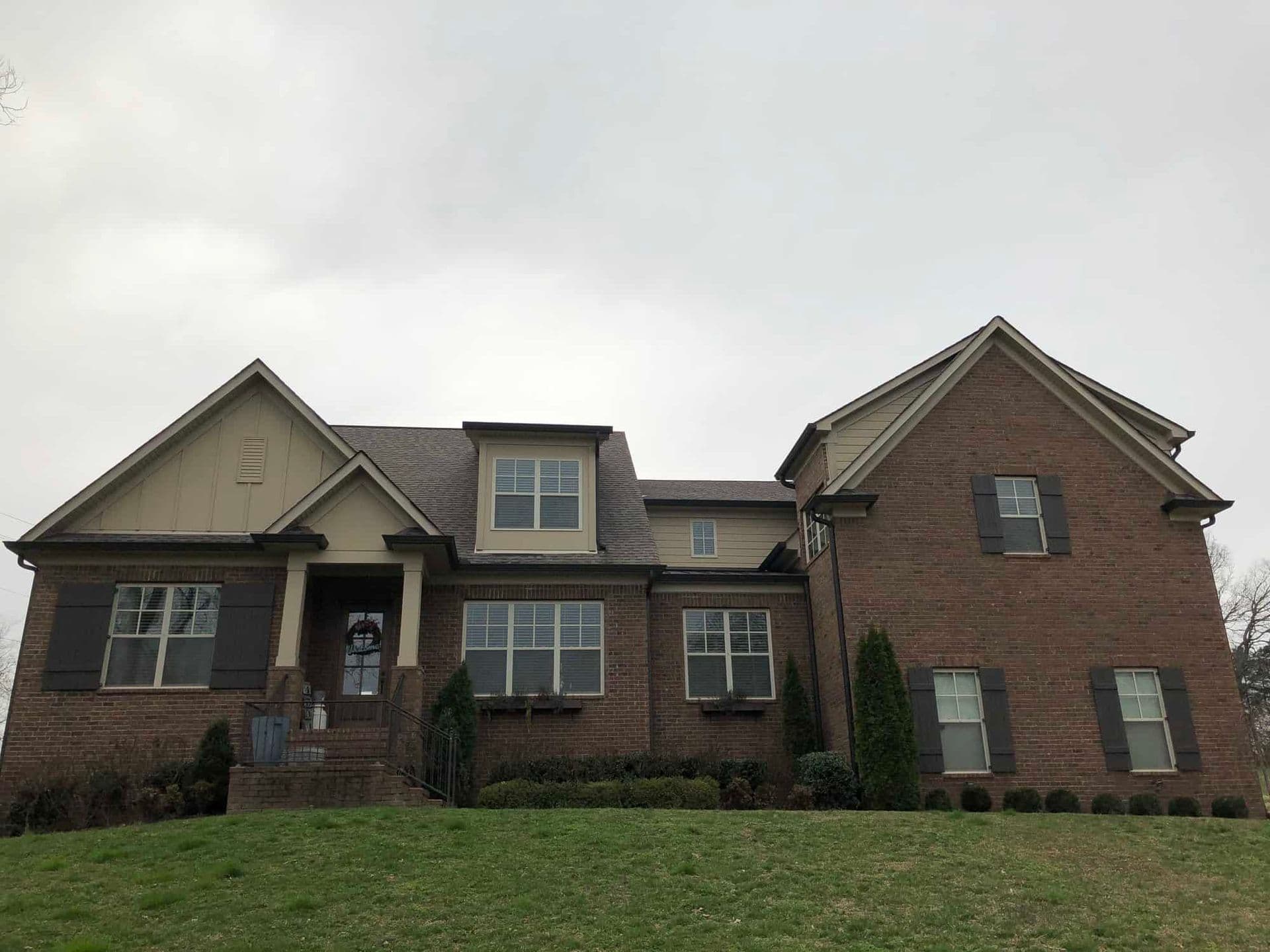 residential-exterior-brick-painting-before-picture-e1554299735241.jpg